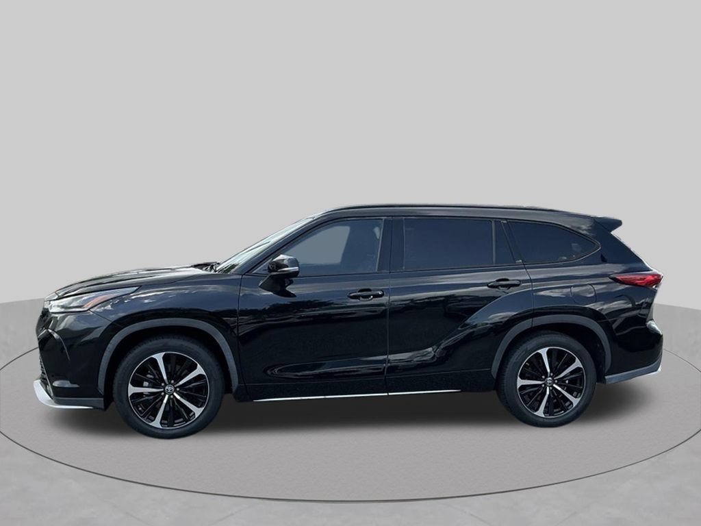 Used 2021 Toyota Highlander XSE FWD image 3