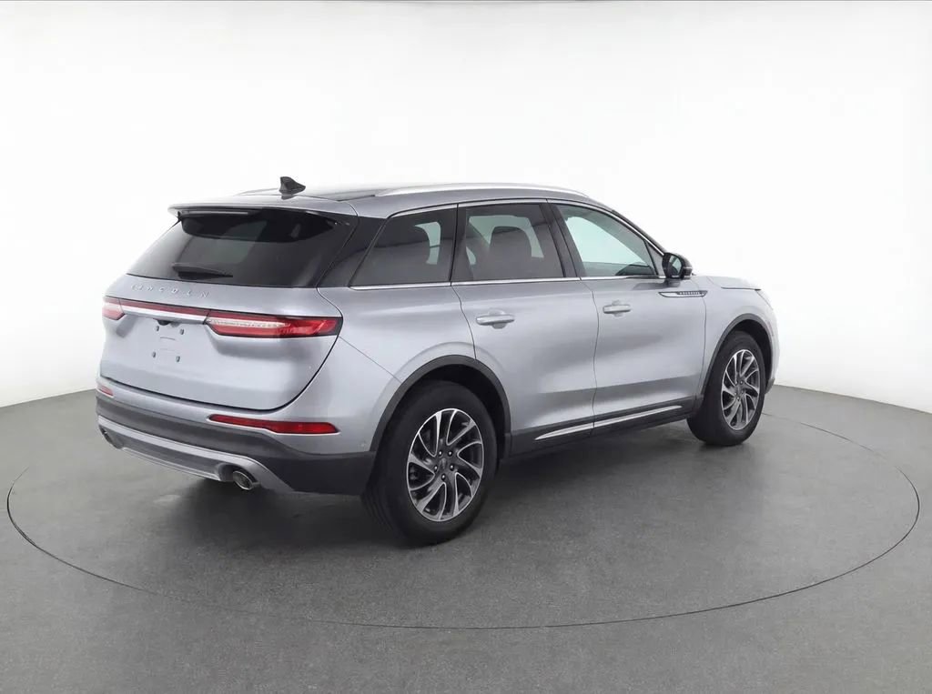 Used 2022 Lincoln Corsair Standard w/ Equipment Group 101A image 4