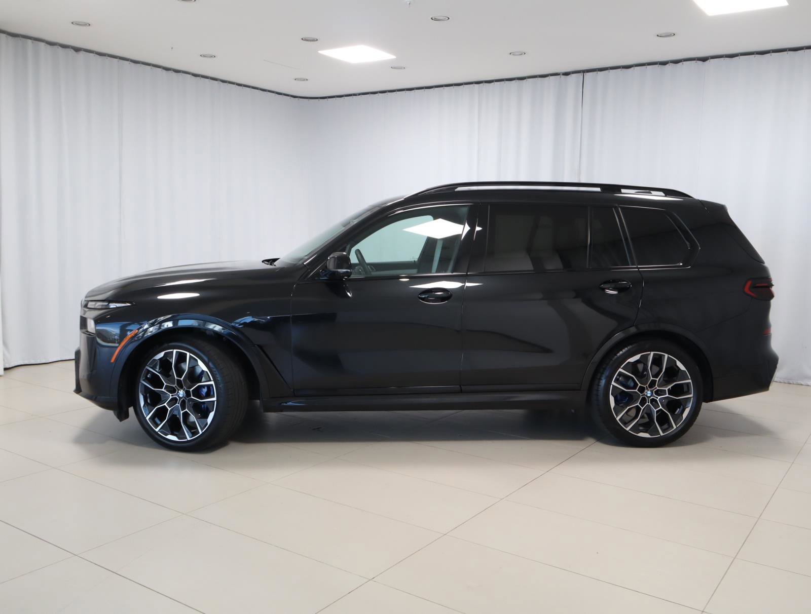 Used 2025 BMW X7 M60i image 2