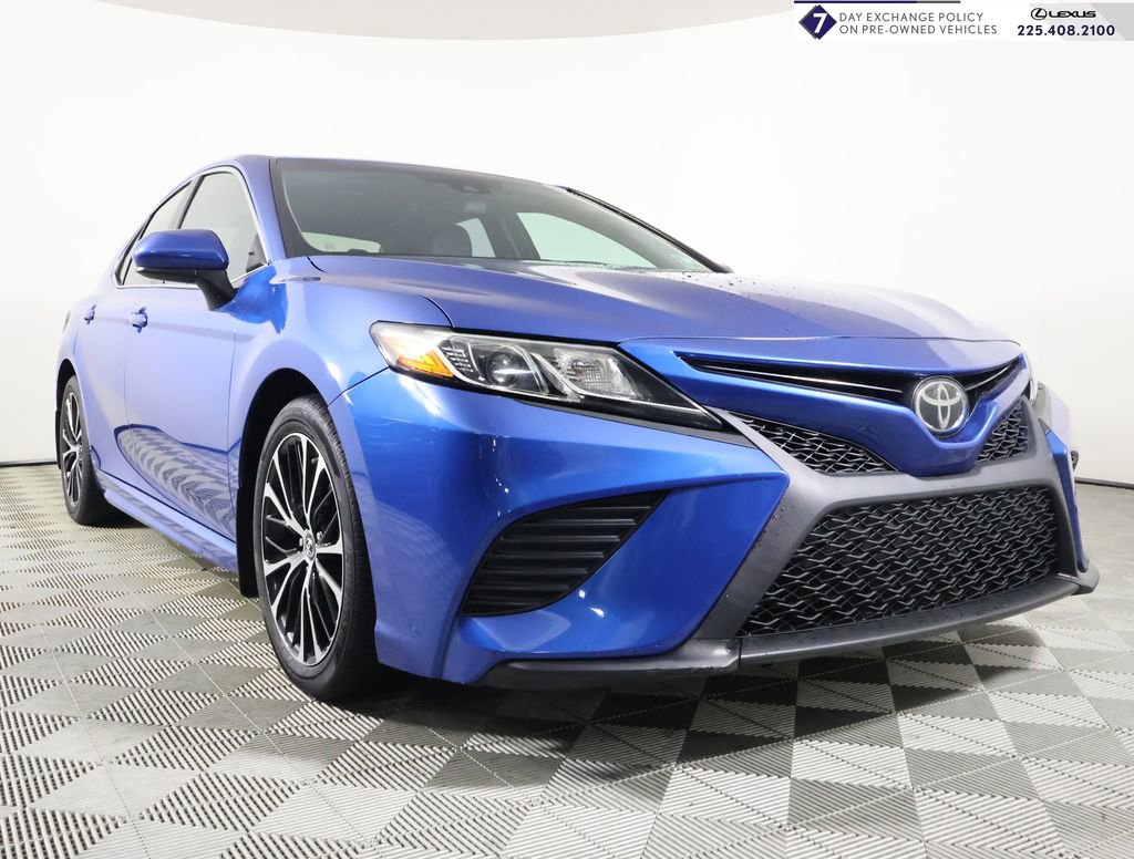 Used 2018 Toyota Camry SE image 1