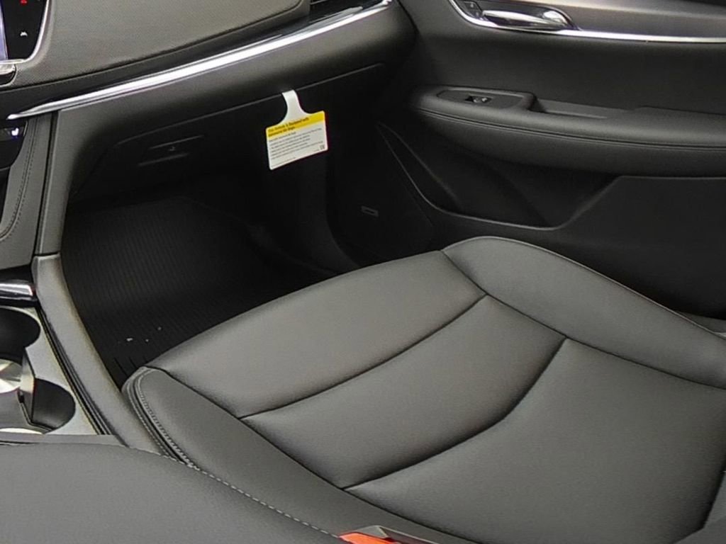 New 2025 Cadillac XT6 Luxury w/ LPO, Floor Liner Package AWD/4WD image 14