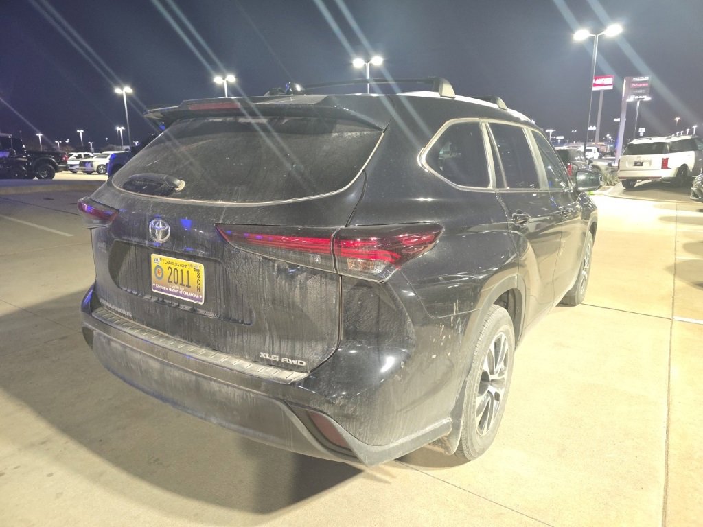 Used 2024 Toyota Highlander XLE image 3