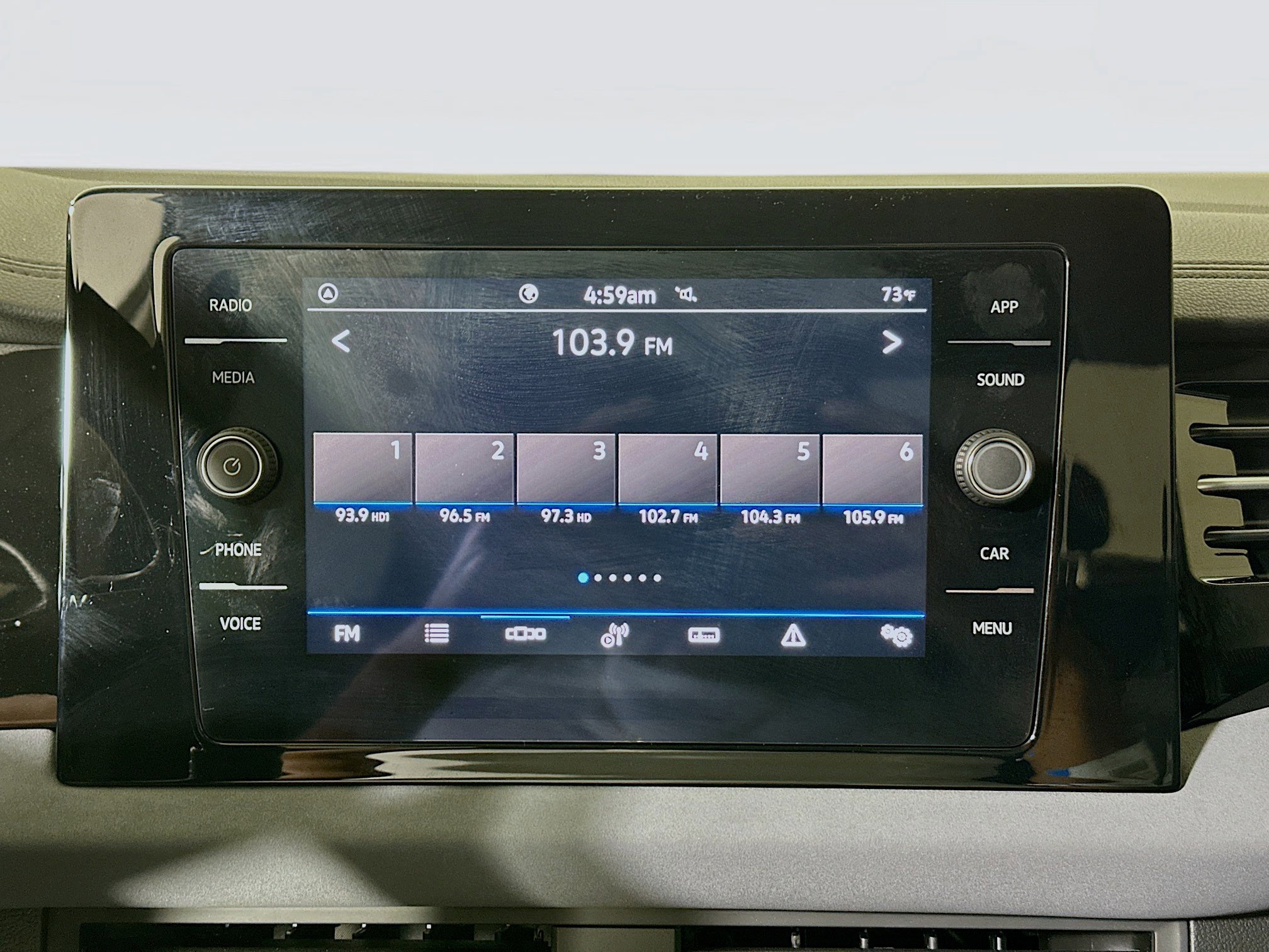 Used 2025 Volkswagen Jetta SE FWD image 24