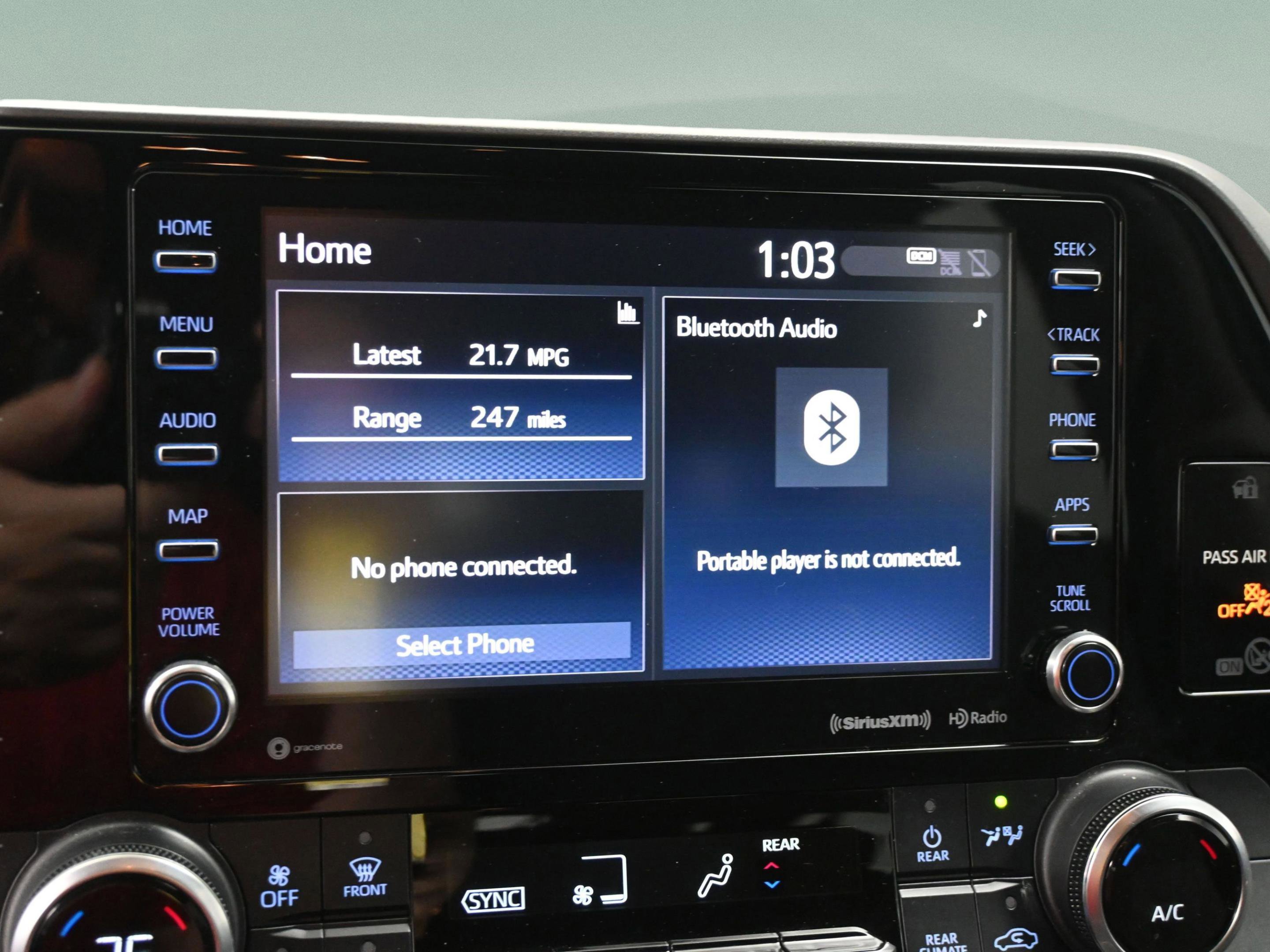 Used 2020 Toyota Highlander LE image 28