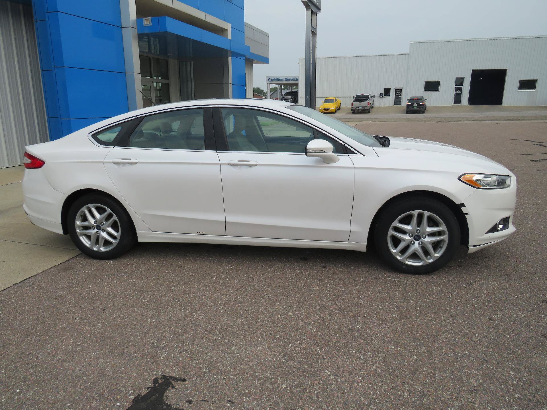 Used 2014 Ford Fusion SE w/ Equipment Group 202A FWD image 12