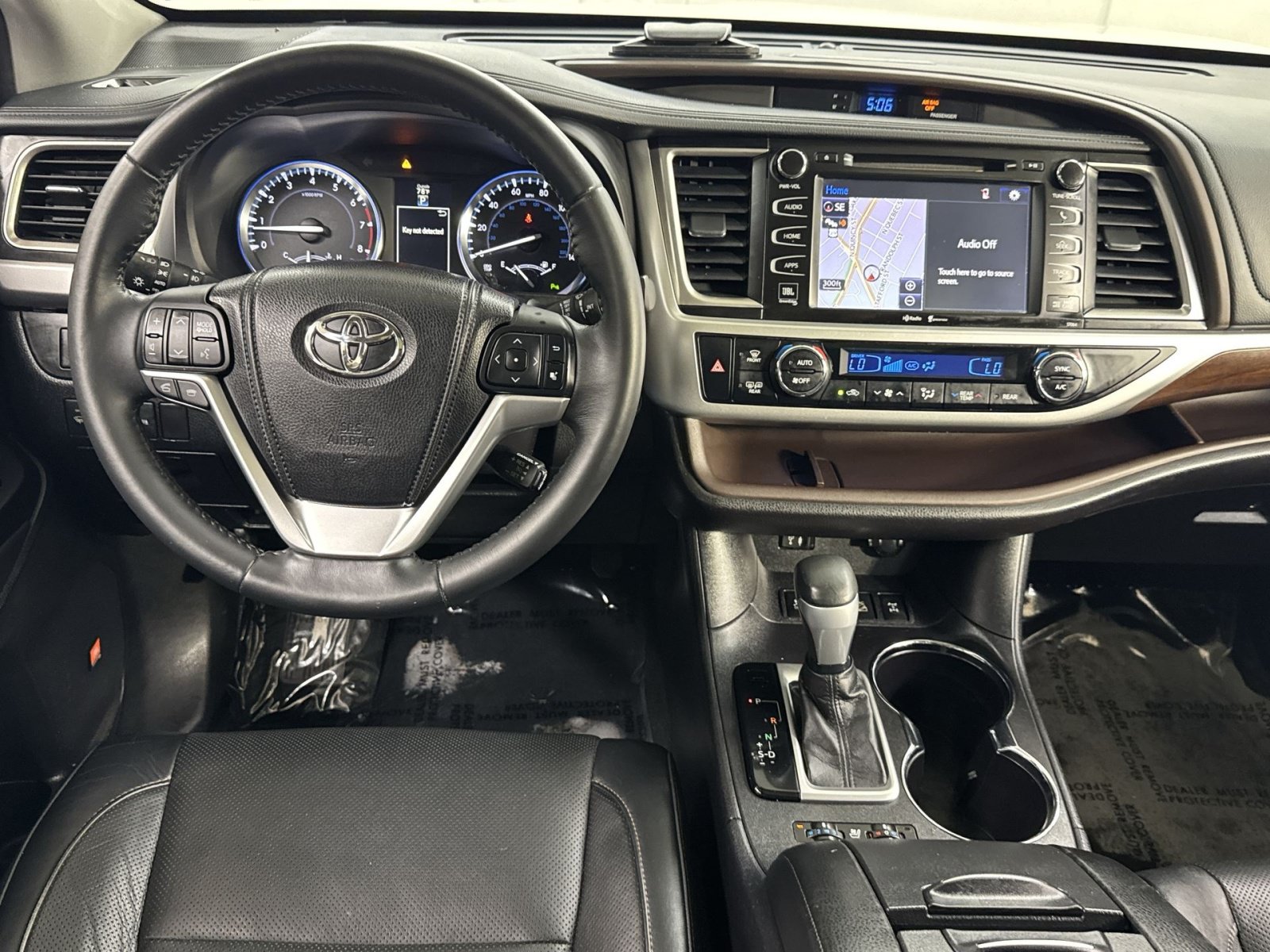 Used 2015 Toyota Highlander Limited AWD/4WD image 35