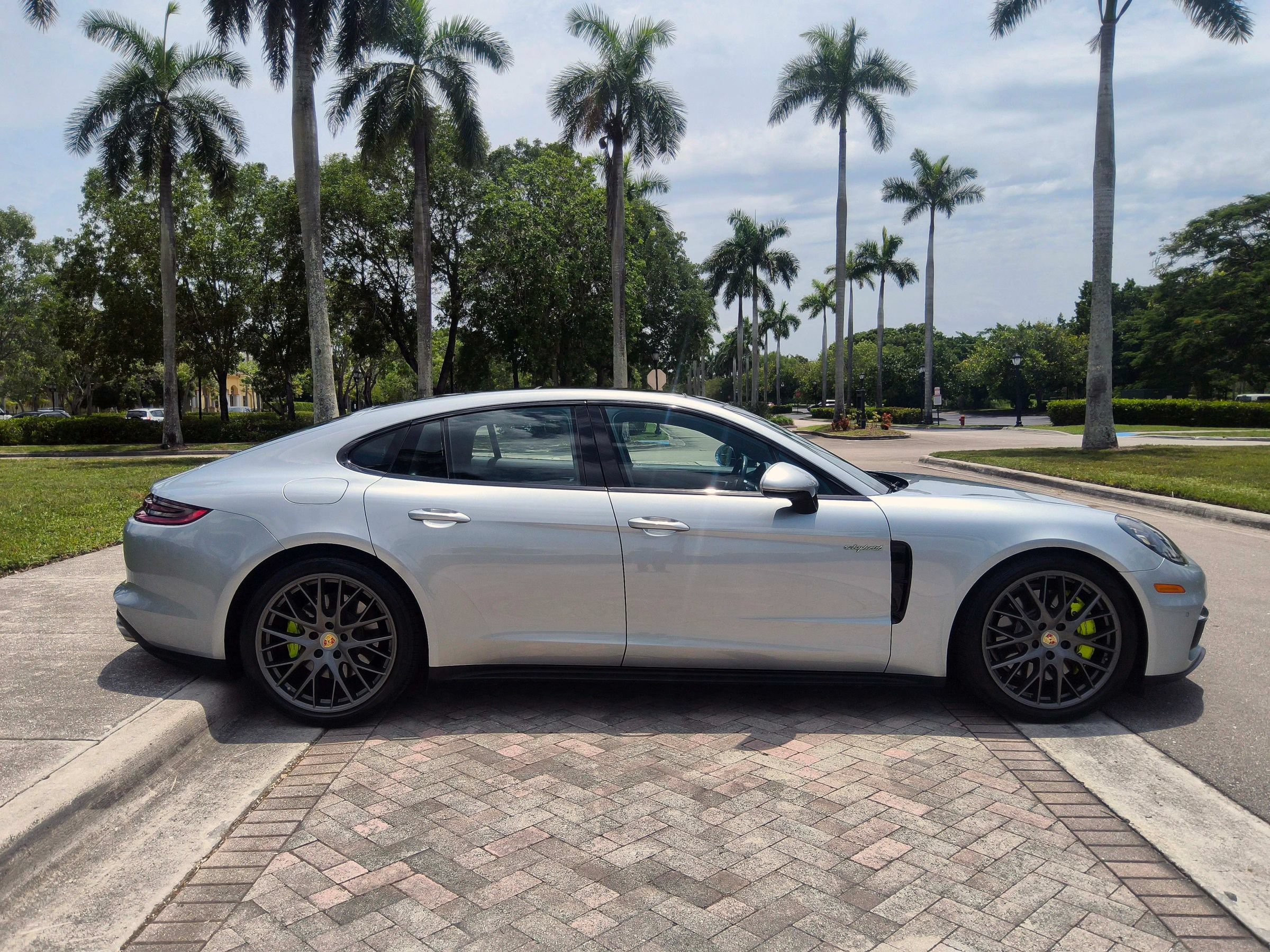 Used 2018 Porsche Panamera 4 AWD/4WD image 22