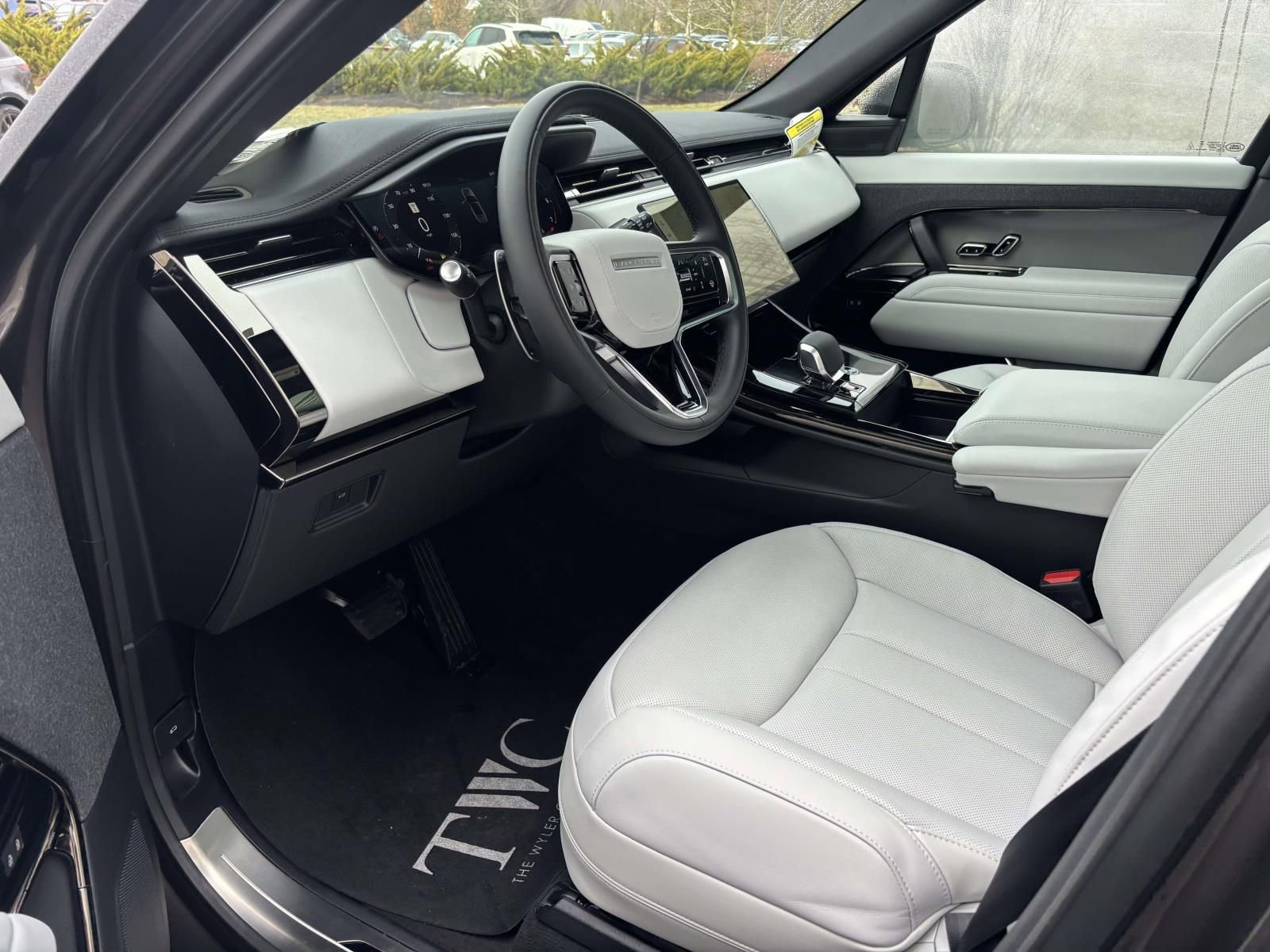 New 2026 Land Rover Range Rover Sport SE image 9