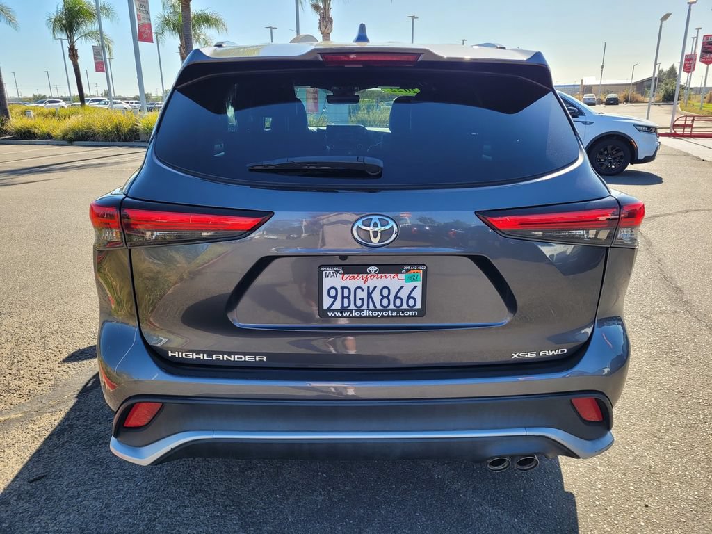 Used 2022 Toyota Highlander XSE AWD/4WD image 5