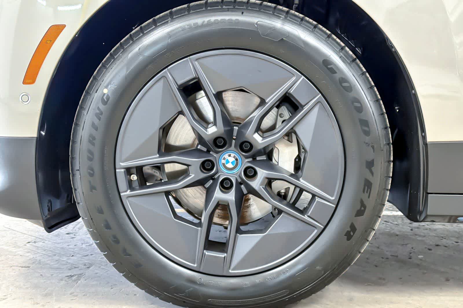 Used 2024 BMW iX xDrive50 w/ Convenience Package AWD/4WD image 27