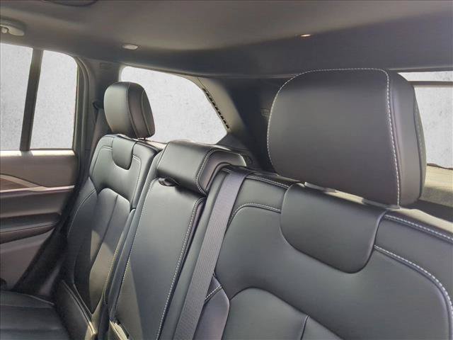 New 2026 Jeep Grand Cherokee Limited w/ Limited Altitude Package AWD/4WD image 16