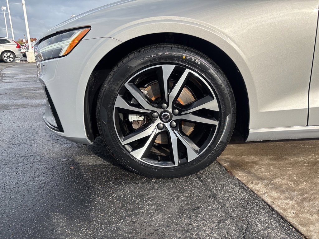 Certified 2025 Volvo S60 B5 Core image 12