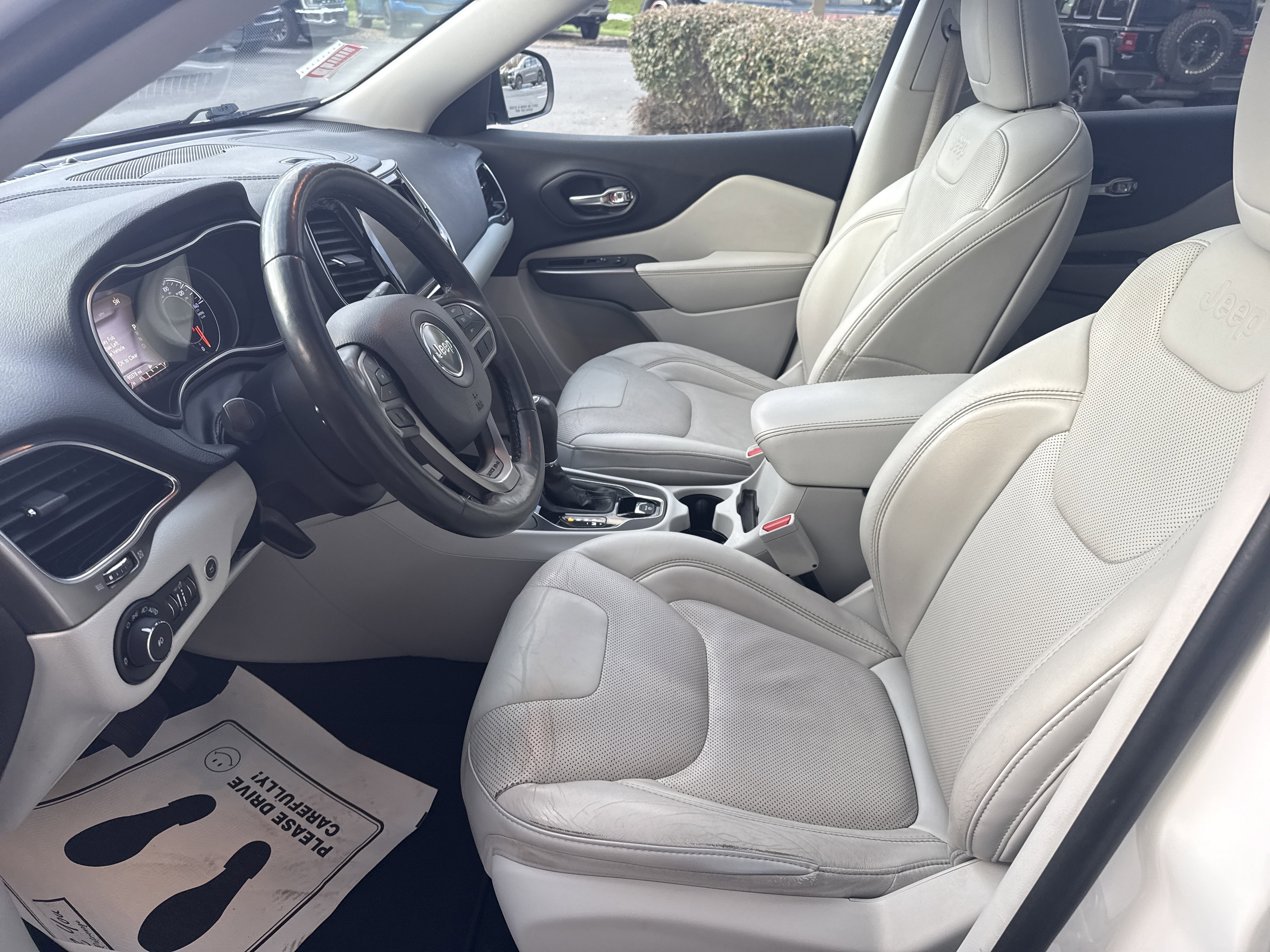 Used 2019 Jeep Cherokee Limited image 12