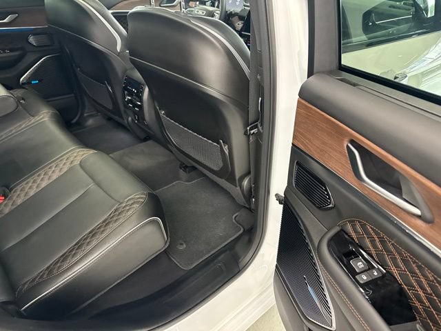 Used 2023 Jeep Grand Cherokee Summit w/ Luxury Tech Group V AWD/4WD image 33