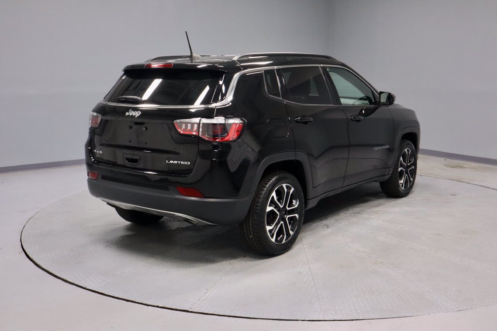 Used 2023 Jeep Compass Limited AWD/4WD image 10