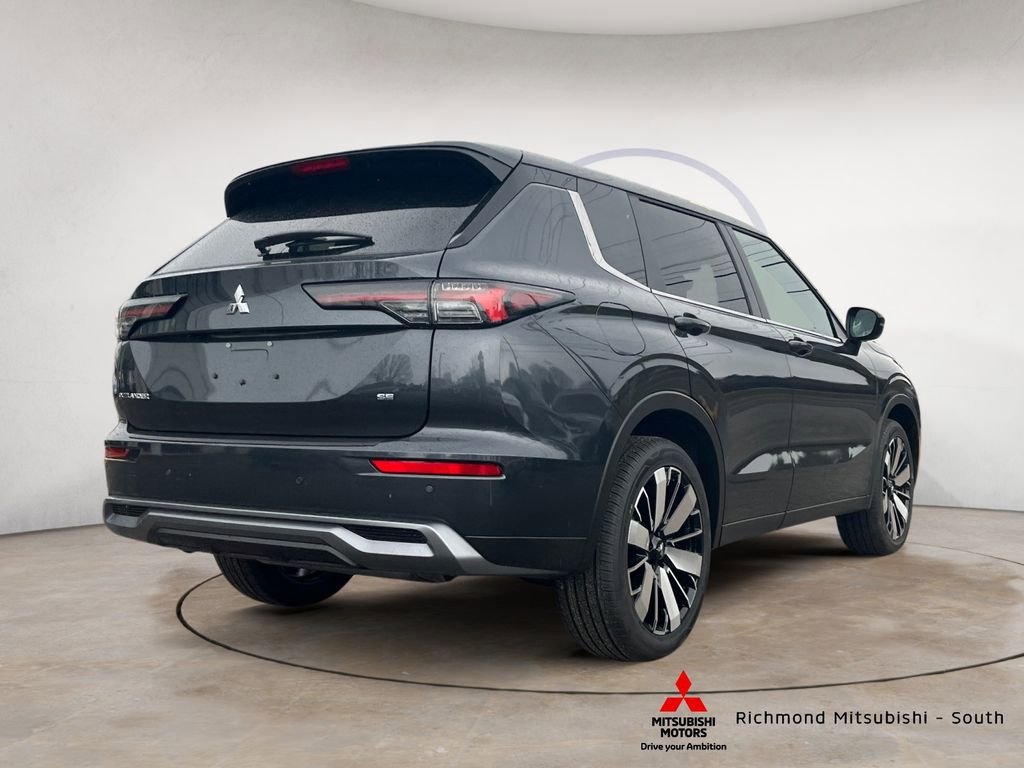 New 2026 Mitsubishi Outlander SE image 3