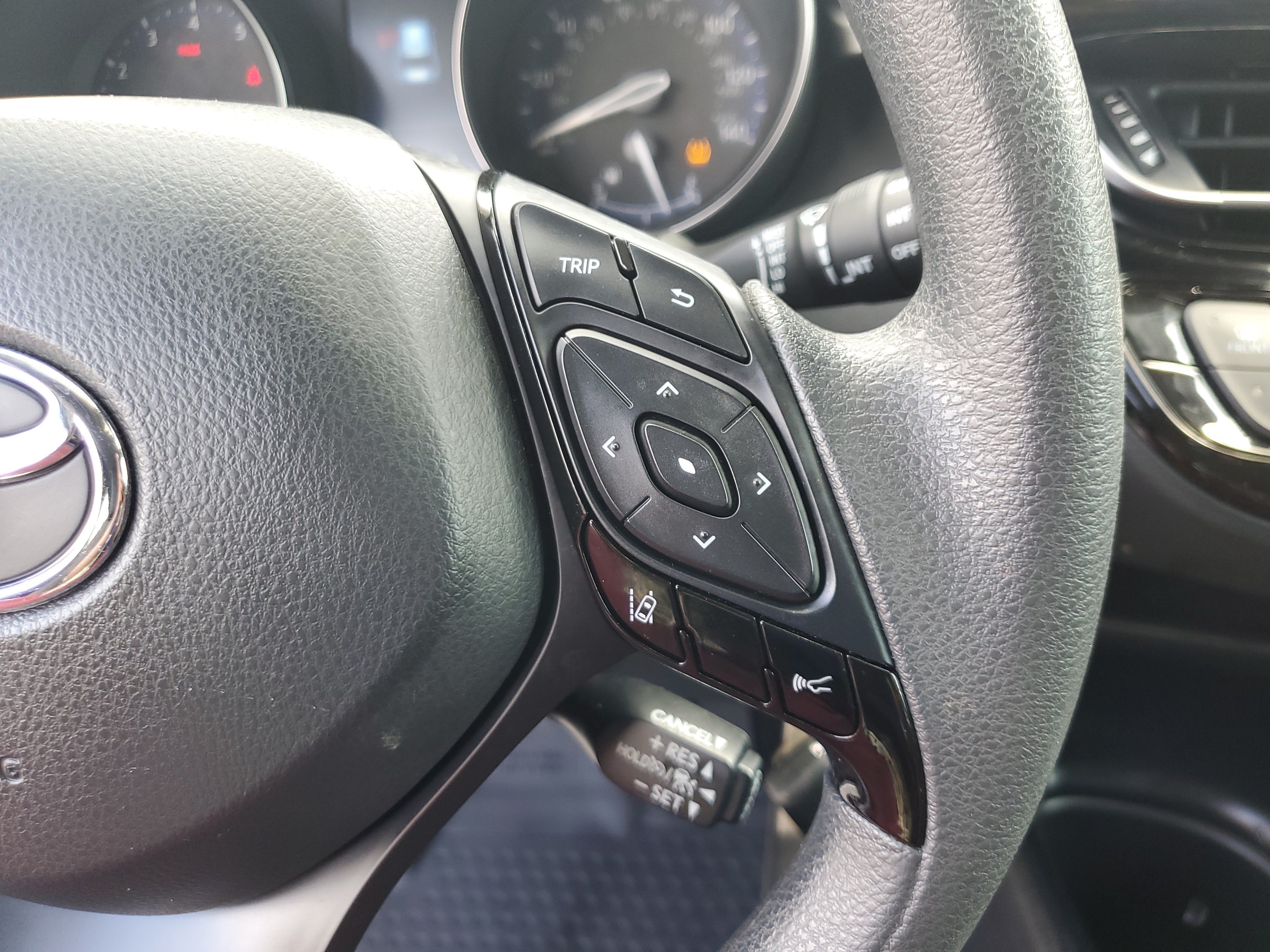Used 2021 Toyota C-HR LE FWD image 27