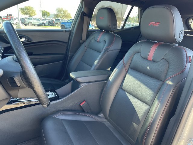 Used 2024 Chevrolet Trax RS w/ Sunroof Package FWD image 25