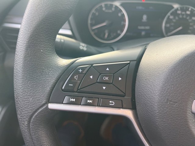 Used 2025 Nissan Altima 2.5 SV image 11