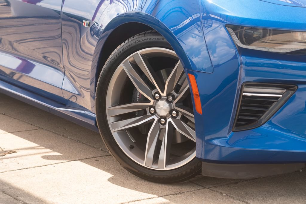 Used 2018 Chevrolet Camaro SS w/ LPO, Ground Effects Package RWD image 10