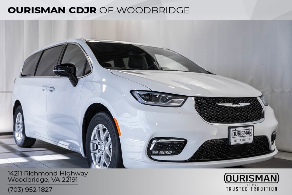 New 2026 Chrysler Pacifica Select