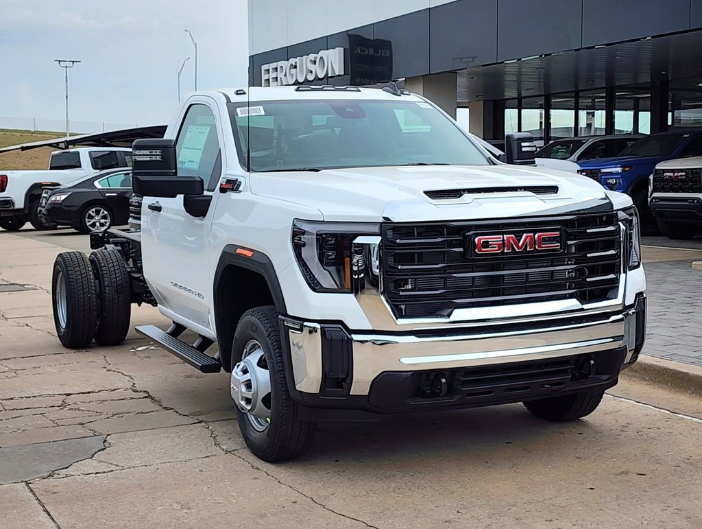 New 2026 GMC Sierra 3500 Pro image 1