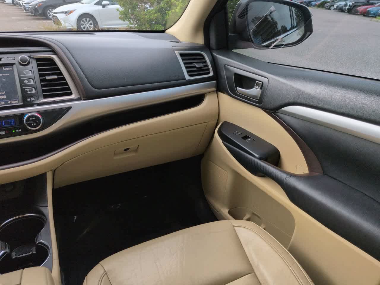 Used 2015 Toyota Highlander XLE FWD image 17