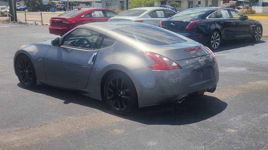 Used 2016 Nissan 370Z Coupe RWD image 4