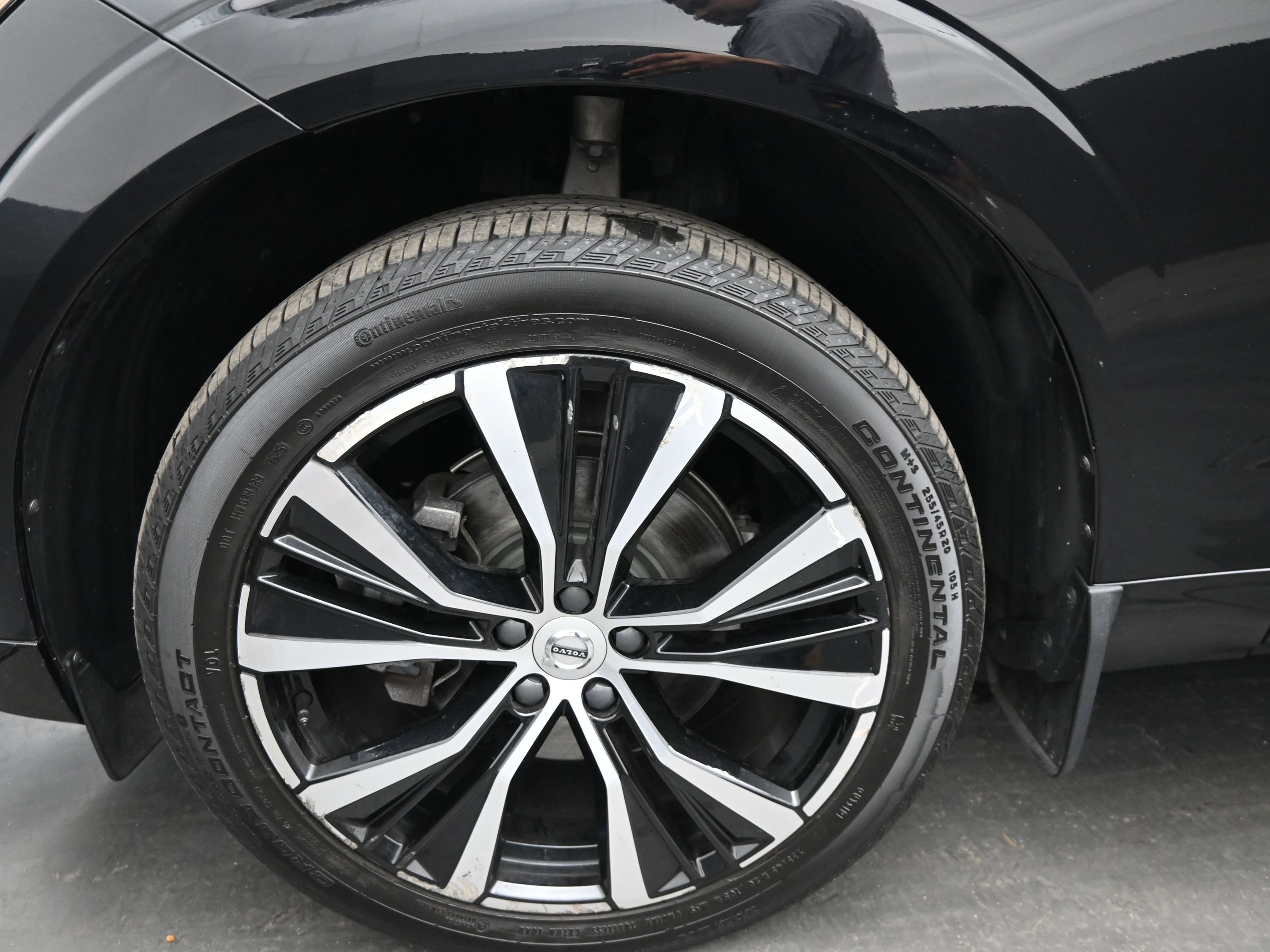 Used 2023 Volvo XC60 B5 Plus w/ Climate Package image 11