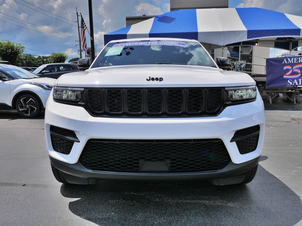 Used 2023 Jeep Grand Cherokee Altitude AWD/4WD image 2