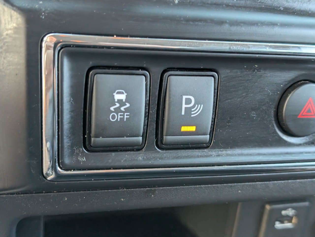 Used 2018 Nissan Titan SV w/ SV Convenience Package RWD image 18