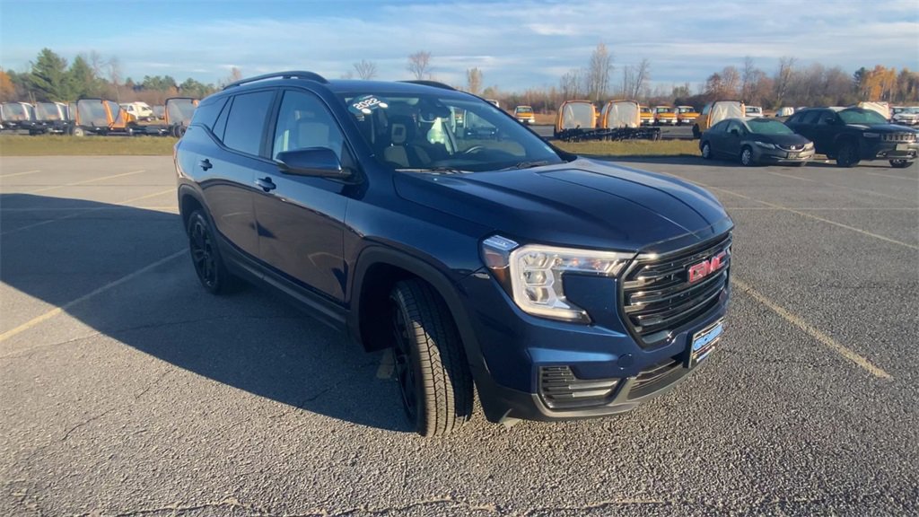 Certified 2022 GMC Terrain SLE w/ Driver Convenience Package image 2