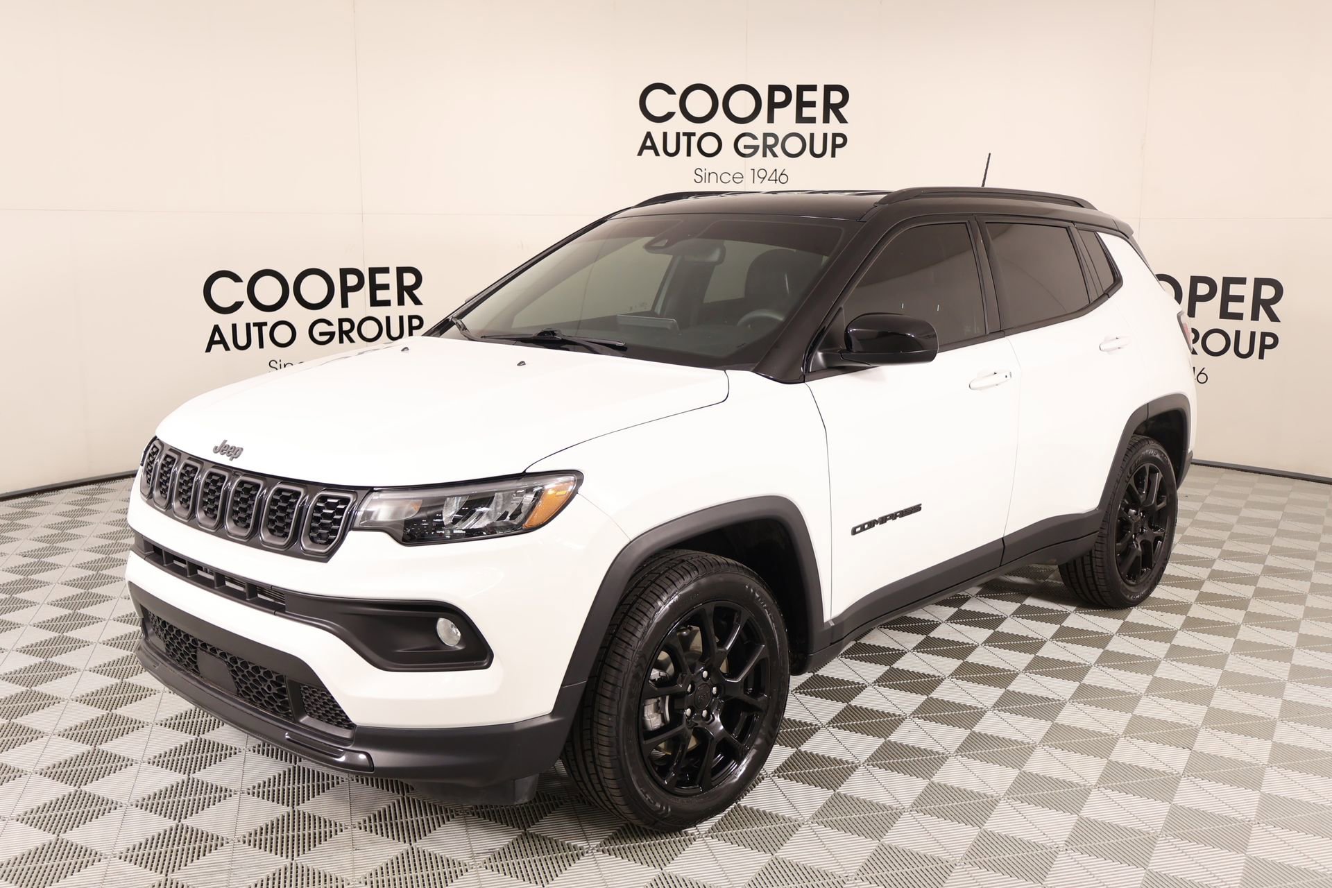 Used 2024 Jeep Compass Latitude w/ Altitude Special Edition AWD/4WD image 9
