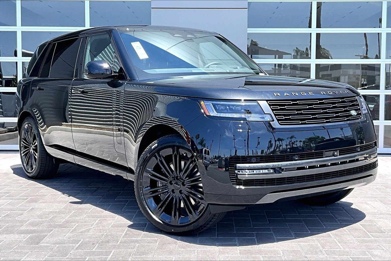 New 2026 Land Rover Range Rover Long Wheelbase SE AWD/4WD image 2
