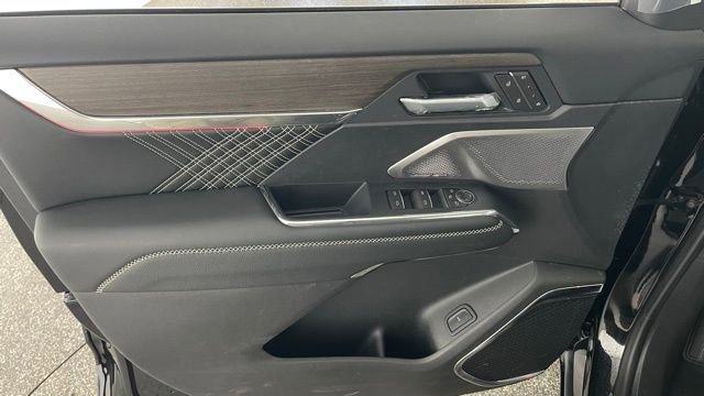 Used 2025 GMC Acadia Denali w/ Super Cruise Package image 34