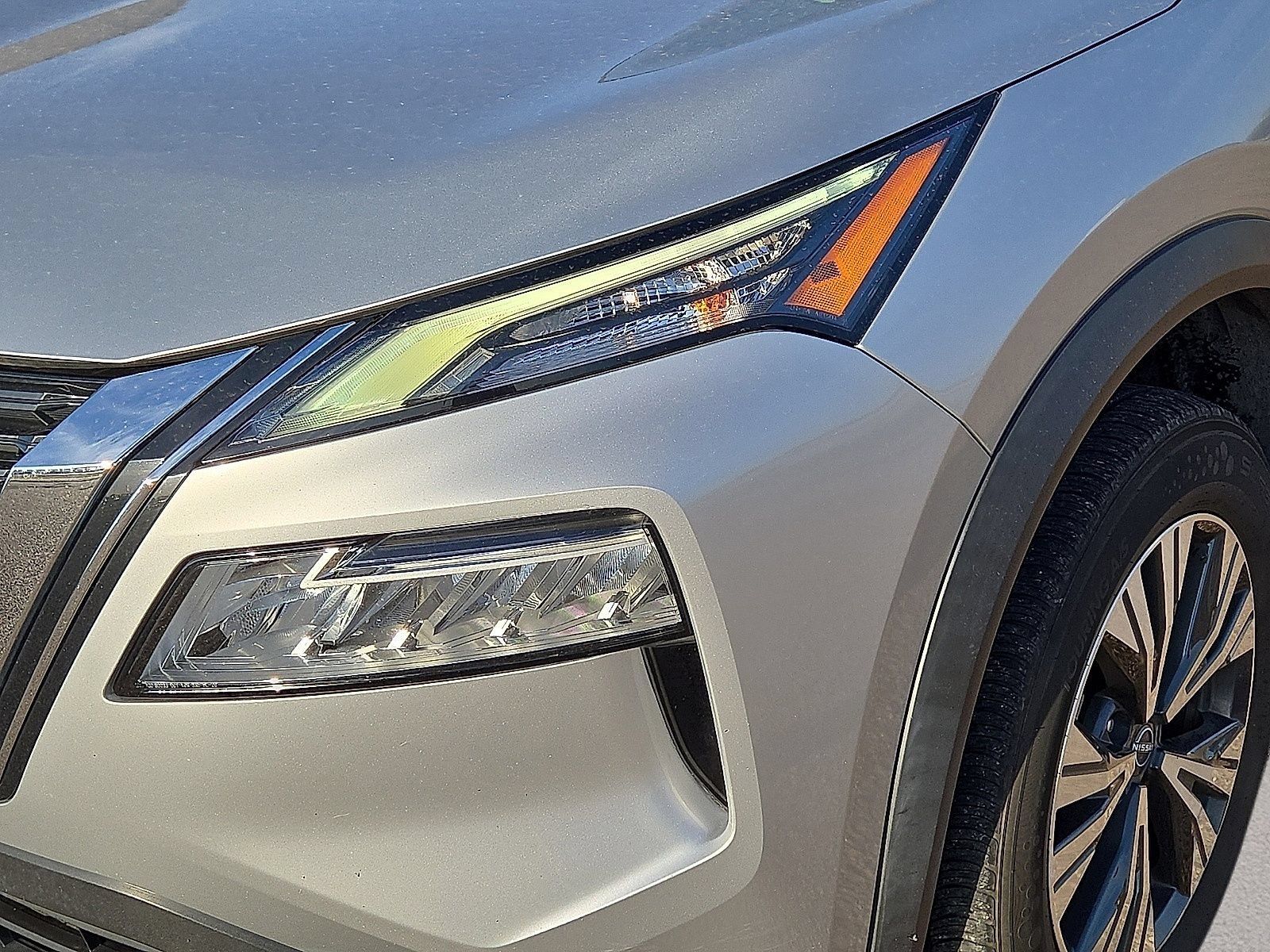 Used 2022 Nissan Rogue SV FWD image 9