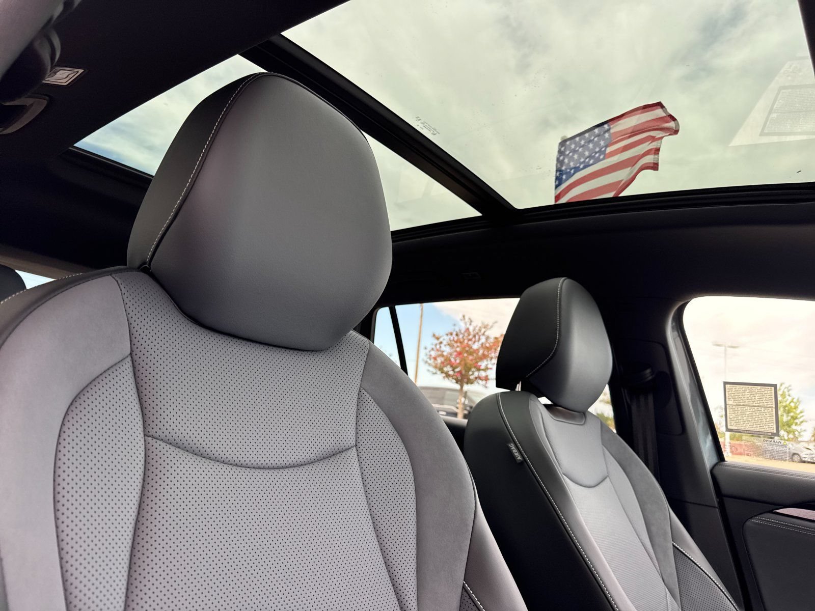 New 2026 Volkswagen Tiguan SE R-Line FWD image 17