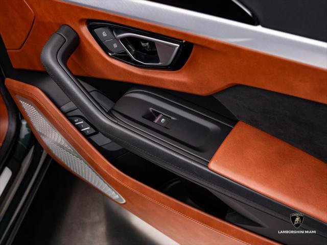 Used 2021 Lamborghini Urus AWD/4WD image 37