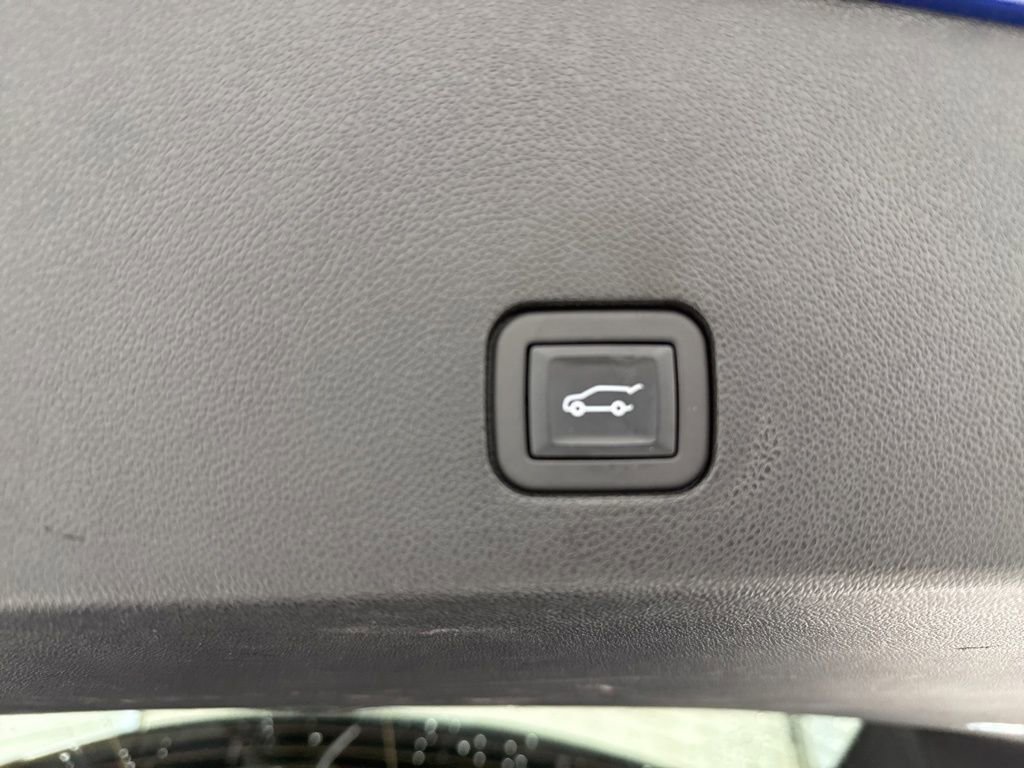 Used 2023 Cadillac XT6 Premium Luxury image 16