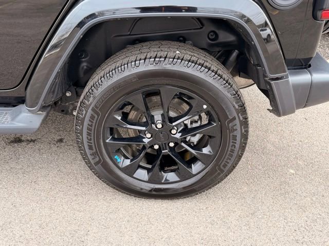 Used 2022 Jeep Wrangler Unlimited Sahara w/ Cold Weather Group image 21