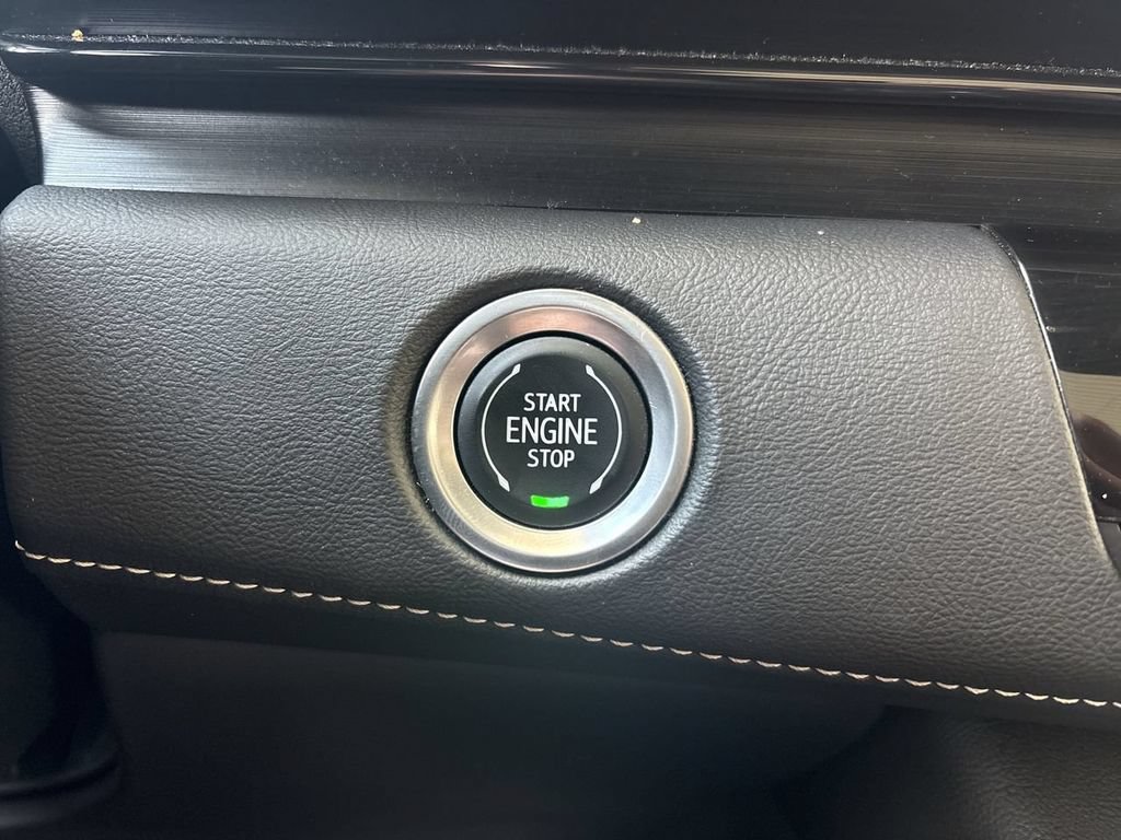 Certified 2021 Cadillac Escalade Premium Luxury w/ Performance Package AWD/4WD image 17