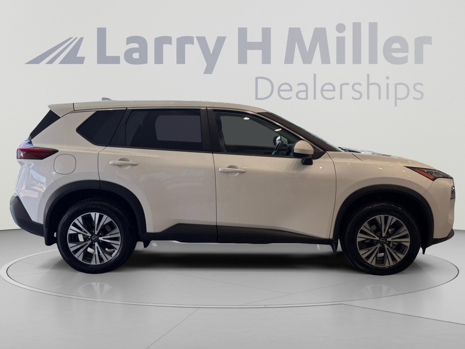 Used 2023 Nissan Rogue SV FWD image 6