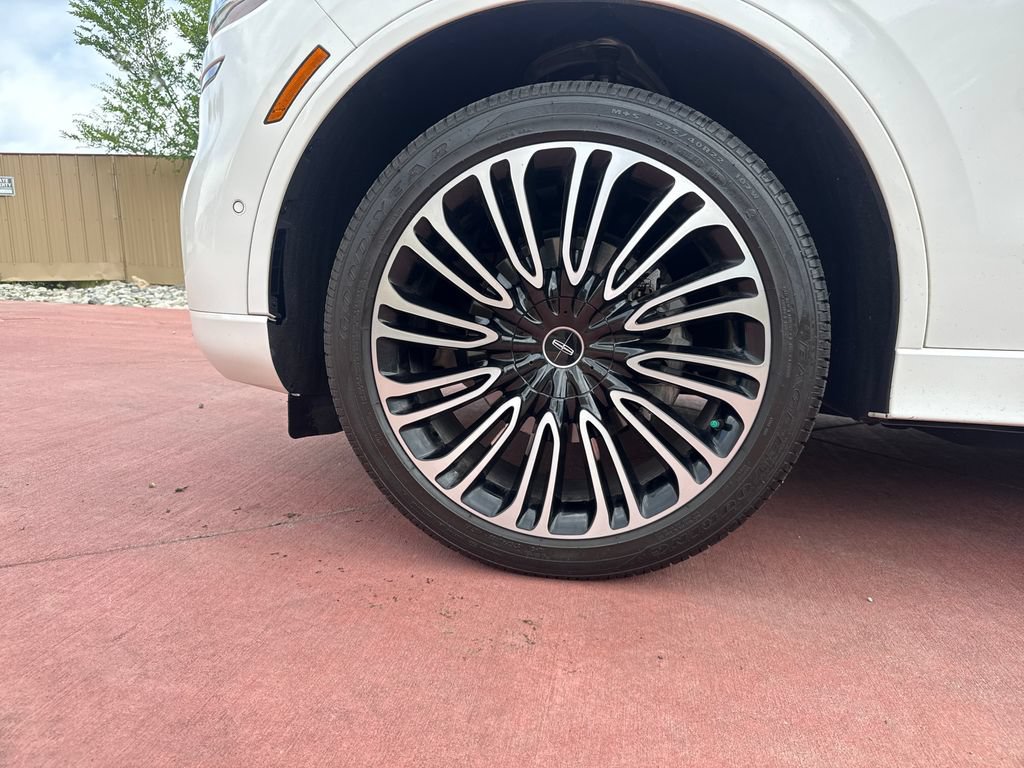 Certified 2023 Lincoln Aviator Black Label w/ Dynamic Handling Package AWD/4WD image 37