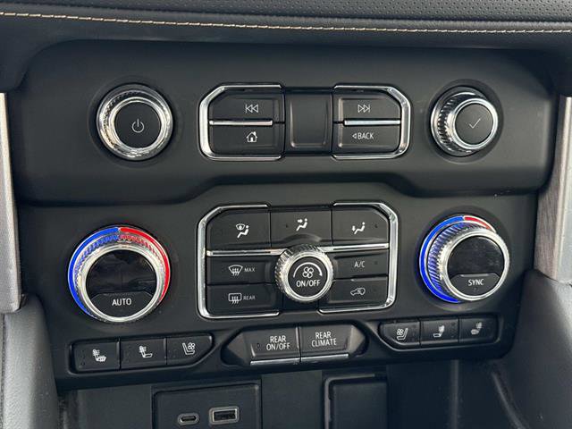 Used 2022 GMC Yukon XL SLT w/ SLT Luxury Package image 24
