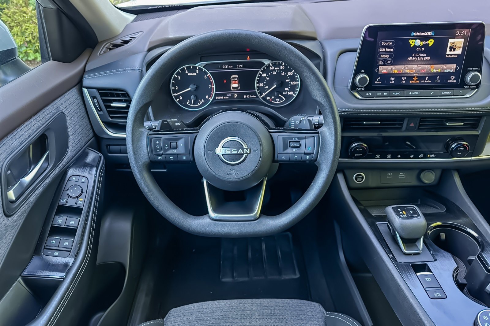 Used 2023 Nissan Rogue SV image 39