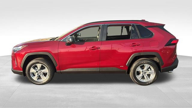 Used 2025 Toyota RAV4 LE AWD/4WD image 4