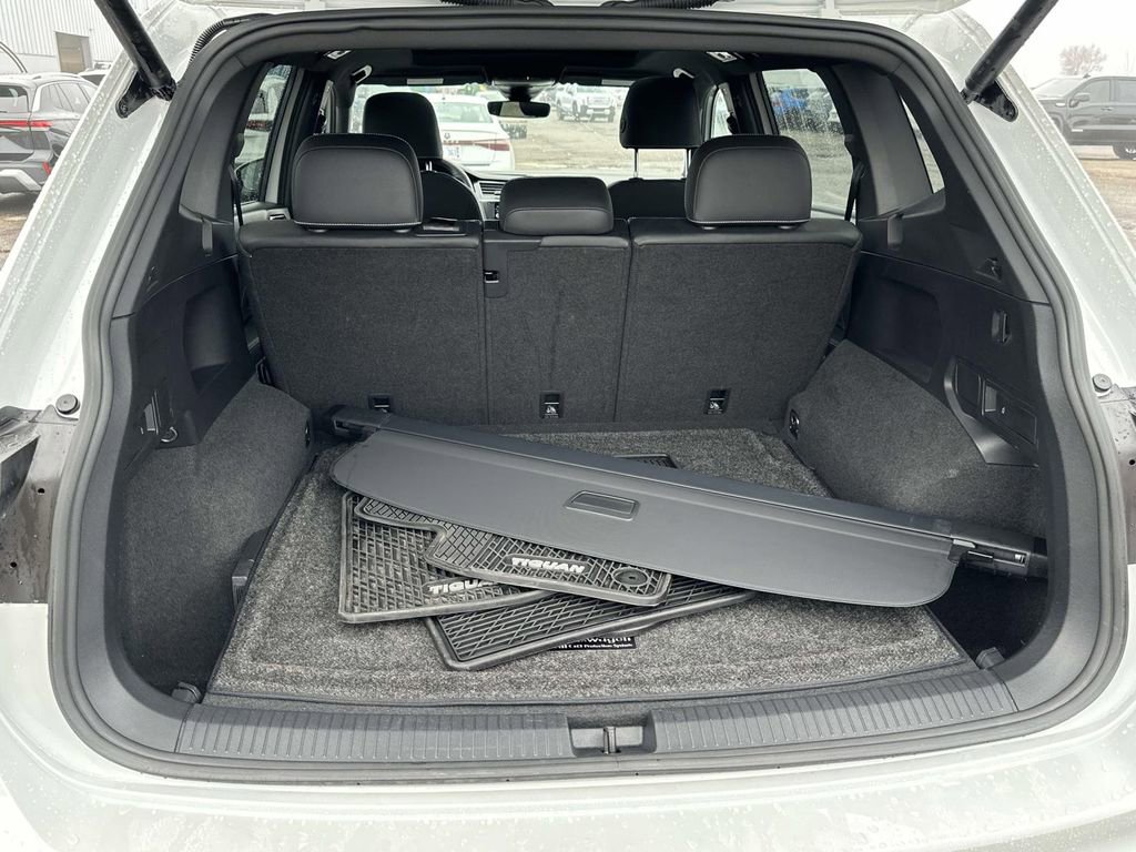 Certified 2023 Volkswagen Tiguan SEL R-Line image 12