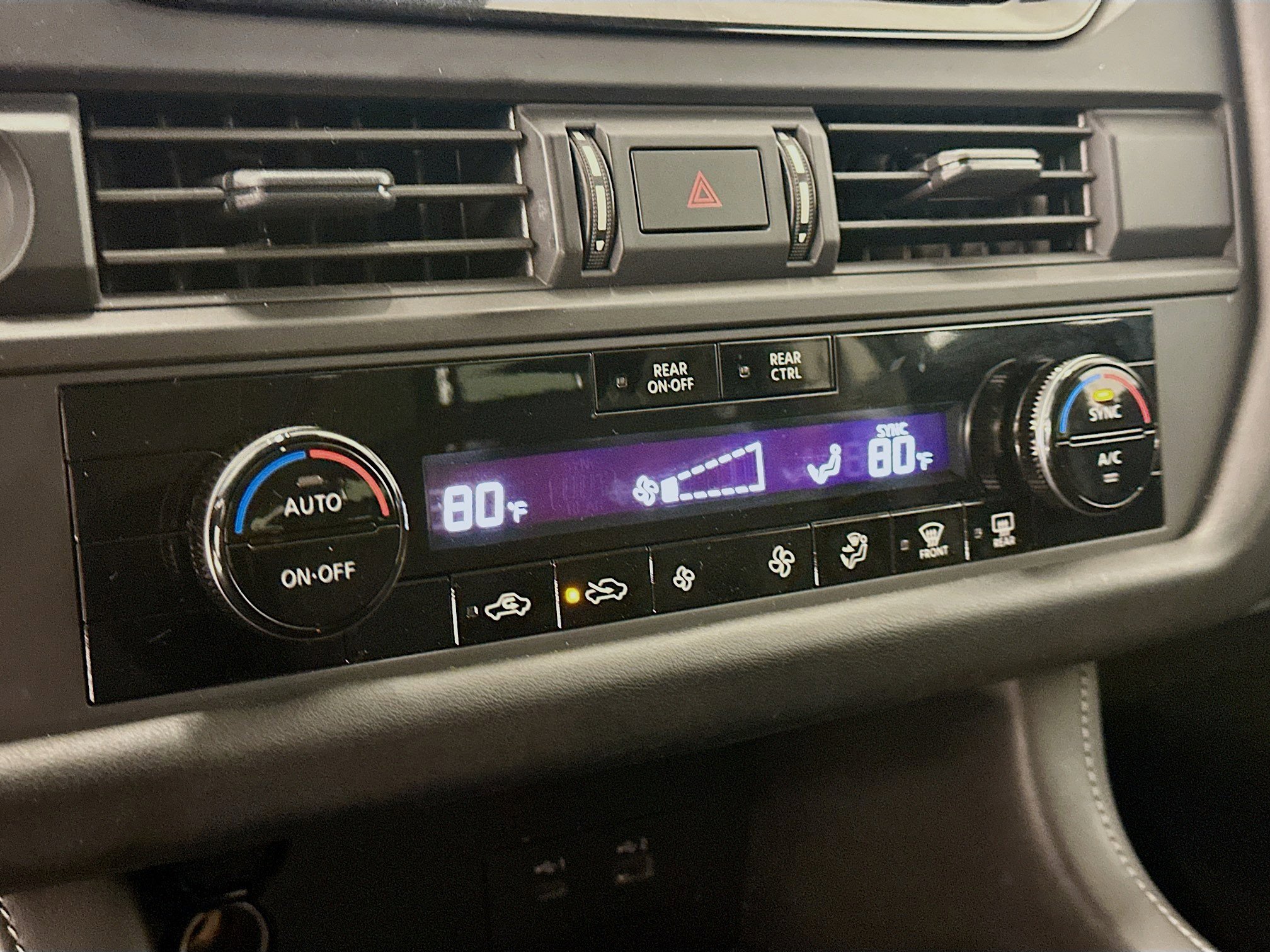 Used 2024 Nissan Pathfinder S image 23