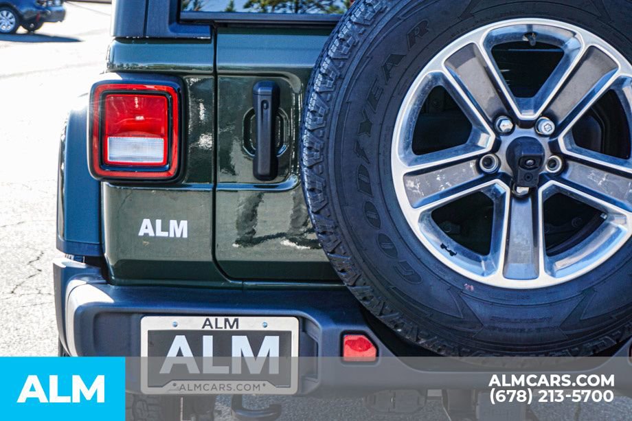 Used 2022 Jeep Wrangler Unlimited Sahara w/ Dual Top Group image 13