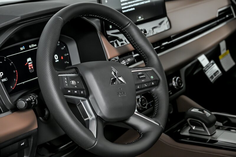 New 2026 Mitsubishi Outlander SEL FWD image 17